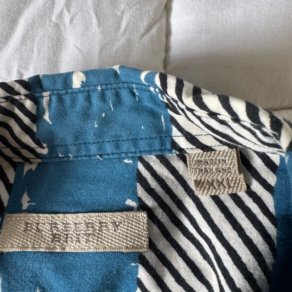 Lightly worn Burberry shirt
No rips or stains - Picture 6 of 9